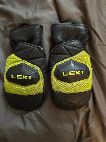Black Medium Adult Unisex Leki Gloves (Used)