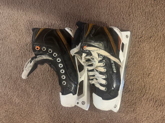 Bauer Pro Hockey Goalie Skates Regular Width Size 6 (Used)