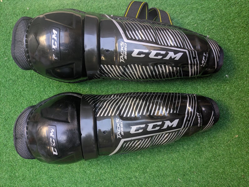 Youth CCM Tacks 9550 10" Shin Pads (Used)