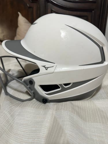 Small / Medium Mizuno F6 Batting Helmet (Used)