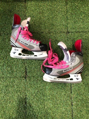 Intermediate Bauer Vapor X4.0 Hockey Skates Regular Width Size 4.0 (Used)