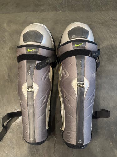 NIKE Hockey Shin Pads: SENIOR 17-Inch