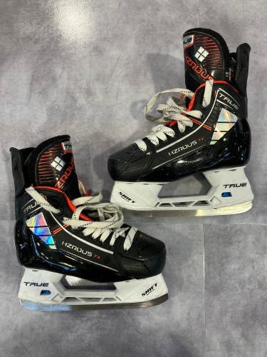 Junior True HZRDUS 7X Hockey Skates Regular Width Size 1, Runner Size 212. (Used)