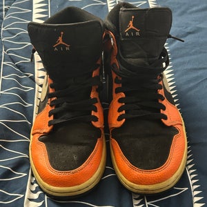Orange Men's Size M 10.5 (W 11.5) Adult Nike Shoes (Used)