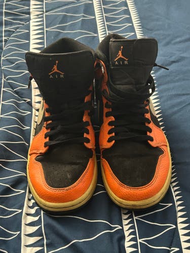 Orange Men's Size M 10.5 (W 11.5) Adult Nike Shoes (Used)