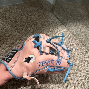 2022 Rawlings heart of hide 
RH Infield Baseball Glove 11.5" (Used)