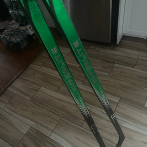 2 pack Senior Bauer Vapor Hyperlite Right Handed Hockey Stick P92 Pro Stock (Used)