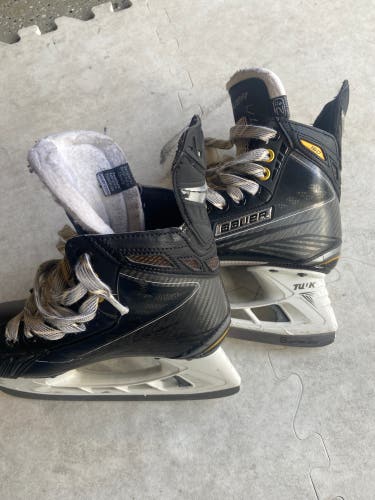 2022 Bauer Supreme S160 Hockey Skates Regular Width Size 2 (Used)