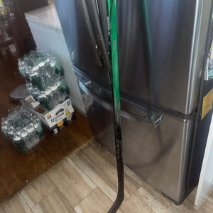 Senior Bauer Vapor Hyperlite Right Handed Hockey Stick P92 Pro Stock (Used)