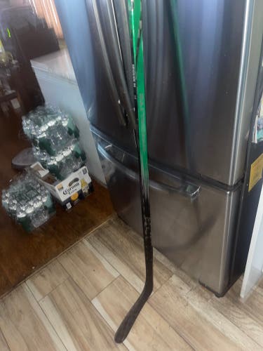 Senior Bauer Vapor Hyperlite Right Handed Hockey Stick P92 Pro Stock (Used)