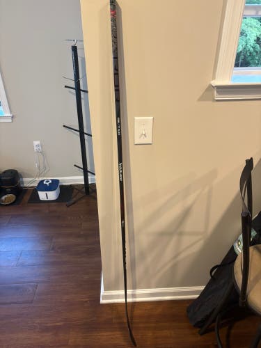 Senior Bauer Vapor X5 Pro Right Handed Hockey Stick P28 (Used)