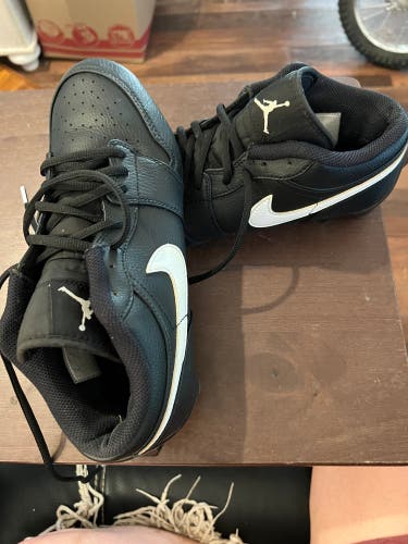 Unisex Size M 8.0 (W 9.0) Nike Cleats Low Top Molded Cleats (Used)