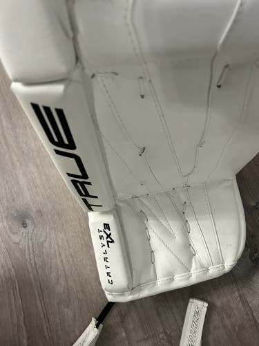 29" True Catalyst 7X3 Goalie Leg Pads (Used)