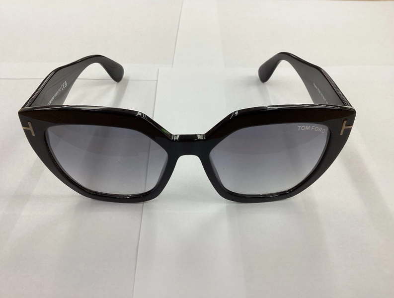 Tom Ford Phoebe Sunglasses Cat Eye Gray Gradient Lens Full Rim 56 x 17 140mm Black (Used)