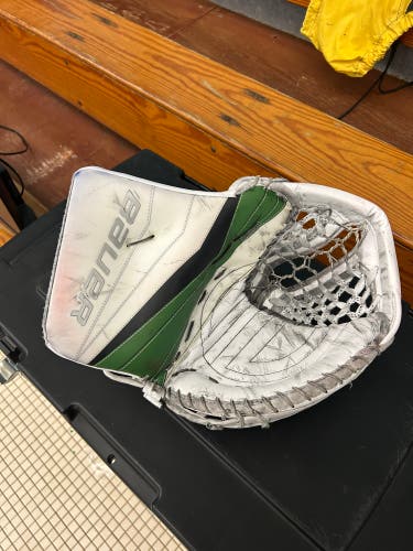 Bauer Hyperlite 2 Pro Stock Goalie Glove - Scott Wedgewood