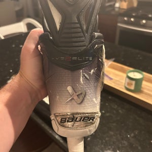2024 Bauer Vapor Hyperlite 2 Hockey Skates Extra Wide Width 8 (Used)