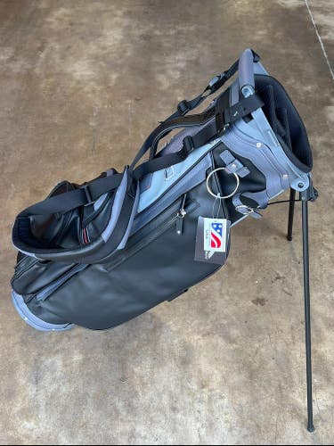 Sun Mountain Matchplay Stand Golf Bag 4 Way Black - New with its box