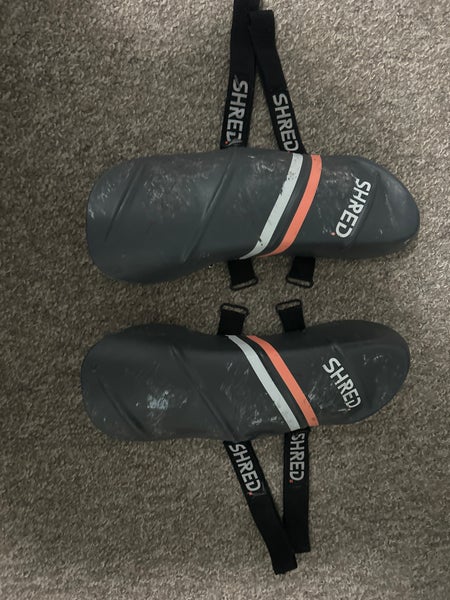 Shred medium shin guard