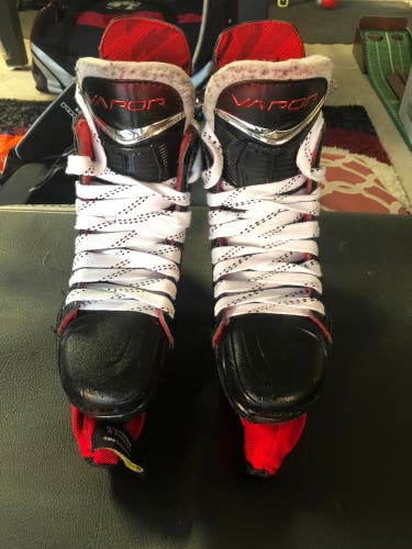 2023 Bauer Vapor X Velocity Hockey Skates Regular Width Size 5.5 (Used)