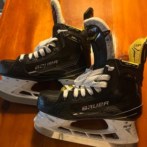 Bauer Supreme M4 Hockey Skates Regular Width Size 4 (Used) and extra steel 238mm
