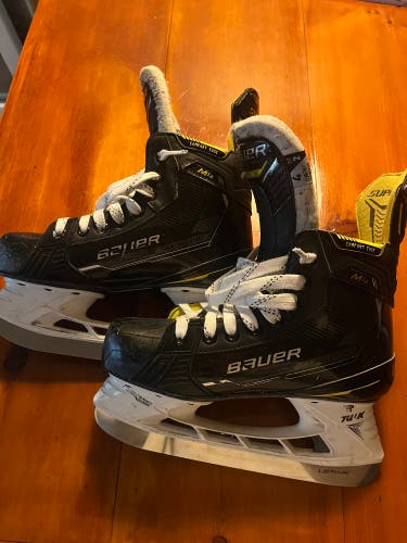 Bauer Supreme M4 Hockey Skates Regular Width Size 4 (Used) and extra steel 238mm