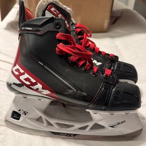 CCM JetSpeed FT485 Hockey Skates Wide Width Size 4.5 (Used)
