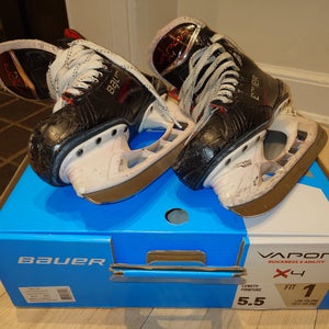 Bauer Vapor X4 Intermediate 5.5 Fit 1