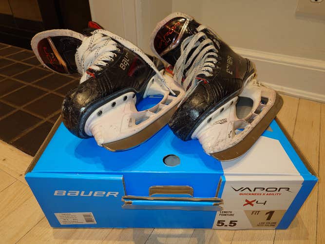 Bauer Vapor X4 Intermediate 5.5 Fit 1