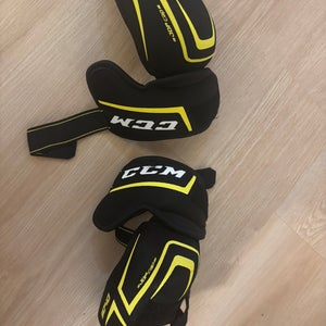 Junior Large CCM Tacks 9040 Elbow Pads (New)