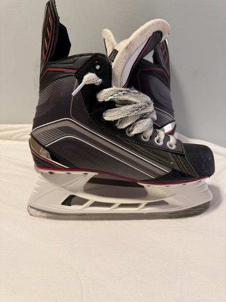 Bauer Vapor X600 Hockey Skates Regular Width Size 5.5 (Used)