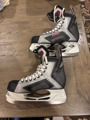 Easton SE2 Hockey Skates 9 (Used)