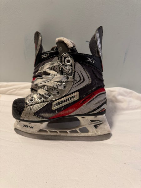 Bauer Vapor X3.0 Hockey Skates Regular Width 11 (Used)