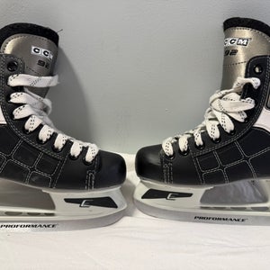 CCM 92 Hockey Skates Regular Width Size 2 (Used)