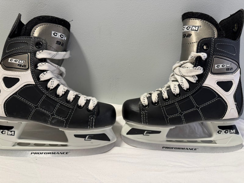 CCM 92 Hockey Skates Regular Width Size 2 (Used)