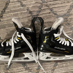 2024 Bauer Supreme M5 Pro Hockey Skates Extra Wide Width Size 2 (Used)