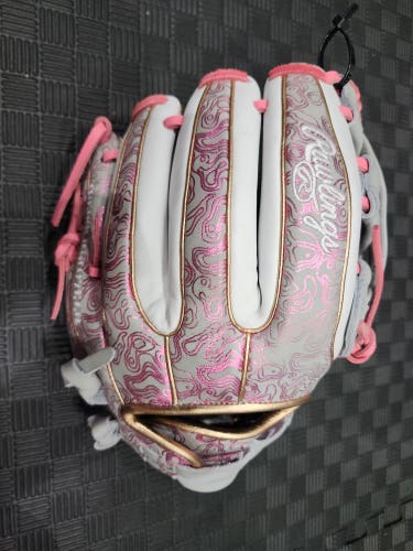 Rawlings RH Heart of The Hide Softball Glove 11.75" (New)