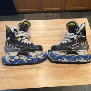 Bauer Vapor Hockey Skates Extra Wide Width Size 2.5 (Used)