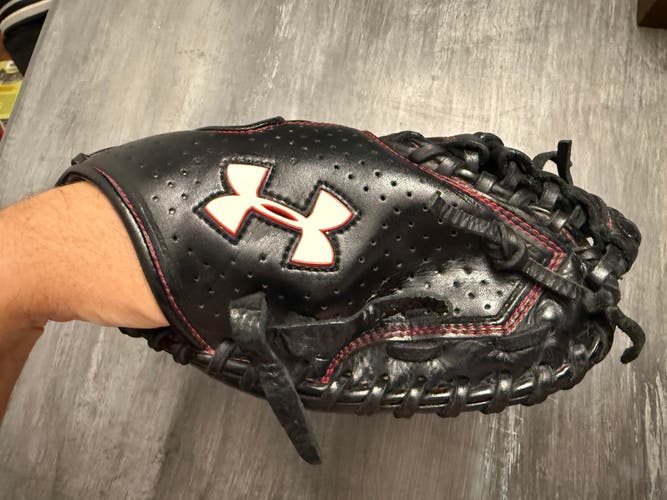 Under Armour UACM-100Y RH Catcher's Baseball Glove 31.5" (Used)
