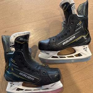 2024 Bauer Supreme M40 Hockey Skates Size 4 (Used)