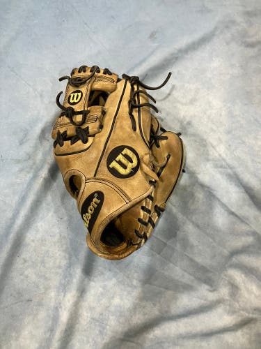 Brown Wilson A2000 RH Infield Baseball Glove 11.25" (Used)