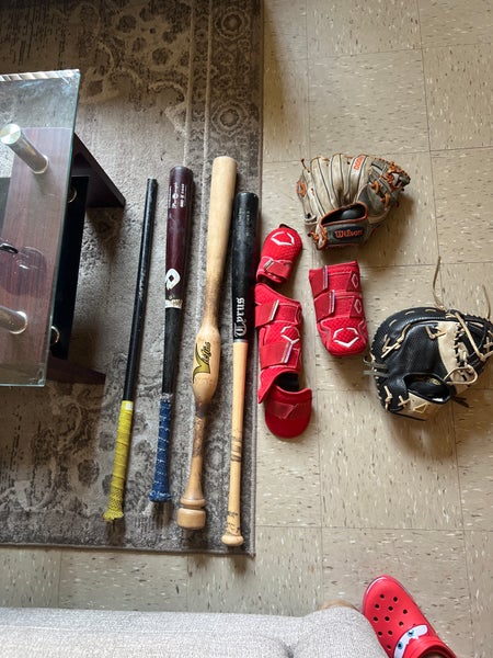 DeMarini D243 Pro Maple Bat (-3) 30 oz 33" (Used)
