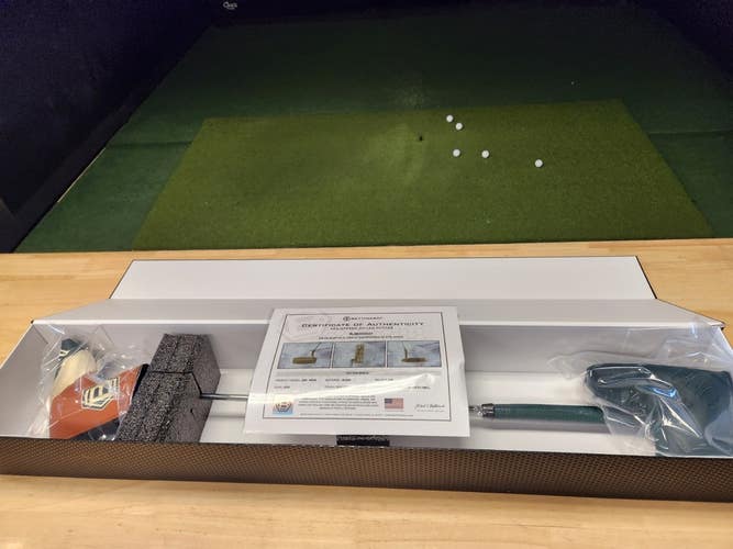 Bettinardi Limited Edition Buffalo Trace 35" Putter With Additional Headcover