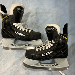 Junior CCM Super Tacks 9352 Hockey Skates Regular Width Size 3 (Used)