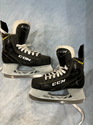 Junior CCM Super Tacks 9352 Hockey Skates Regular Width Size 3 (Used)