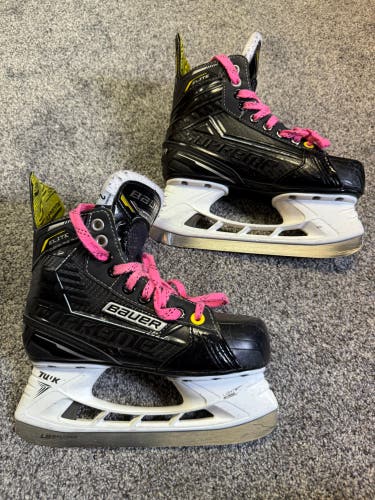 Bauer Supreme Elite Hockey Skates Size 2 (Used)