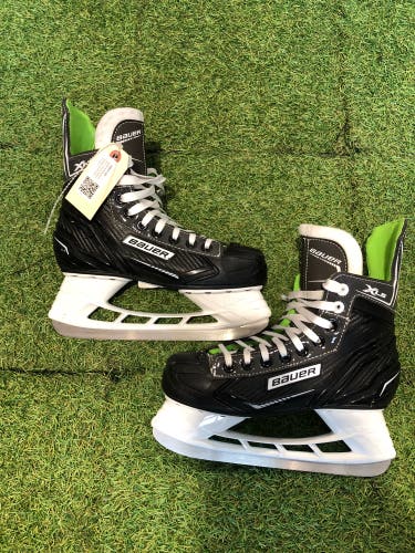 Intermediate Bauer XLS Hockey Skates Regular Width Size 4 (Used)