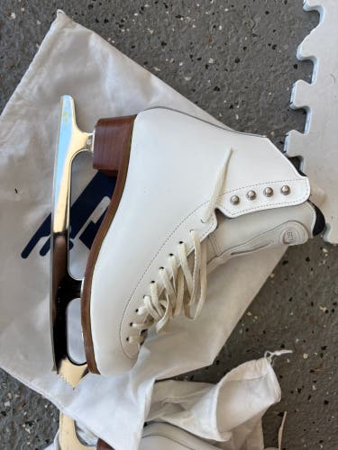 Riedell Figure Skates B Adult 6.5 (New)