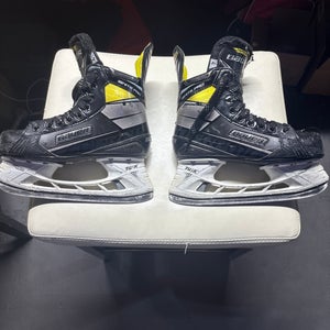 Bauer Supreme Ignite Pro+ Hockey Skates Regular Width Size 4 (Used)