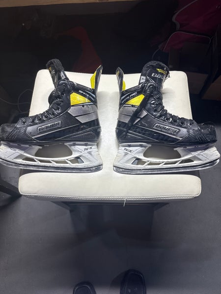 Bauer Supreme Ignite Pro+ Hockey Skates Regular Width Size 4 (Used)