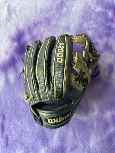 Black Wilson A2000 RH Infield Baseball Glove 11.5" (Used)